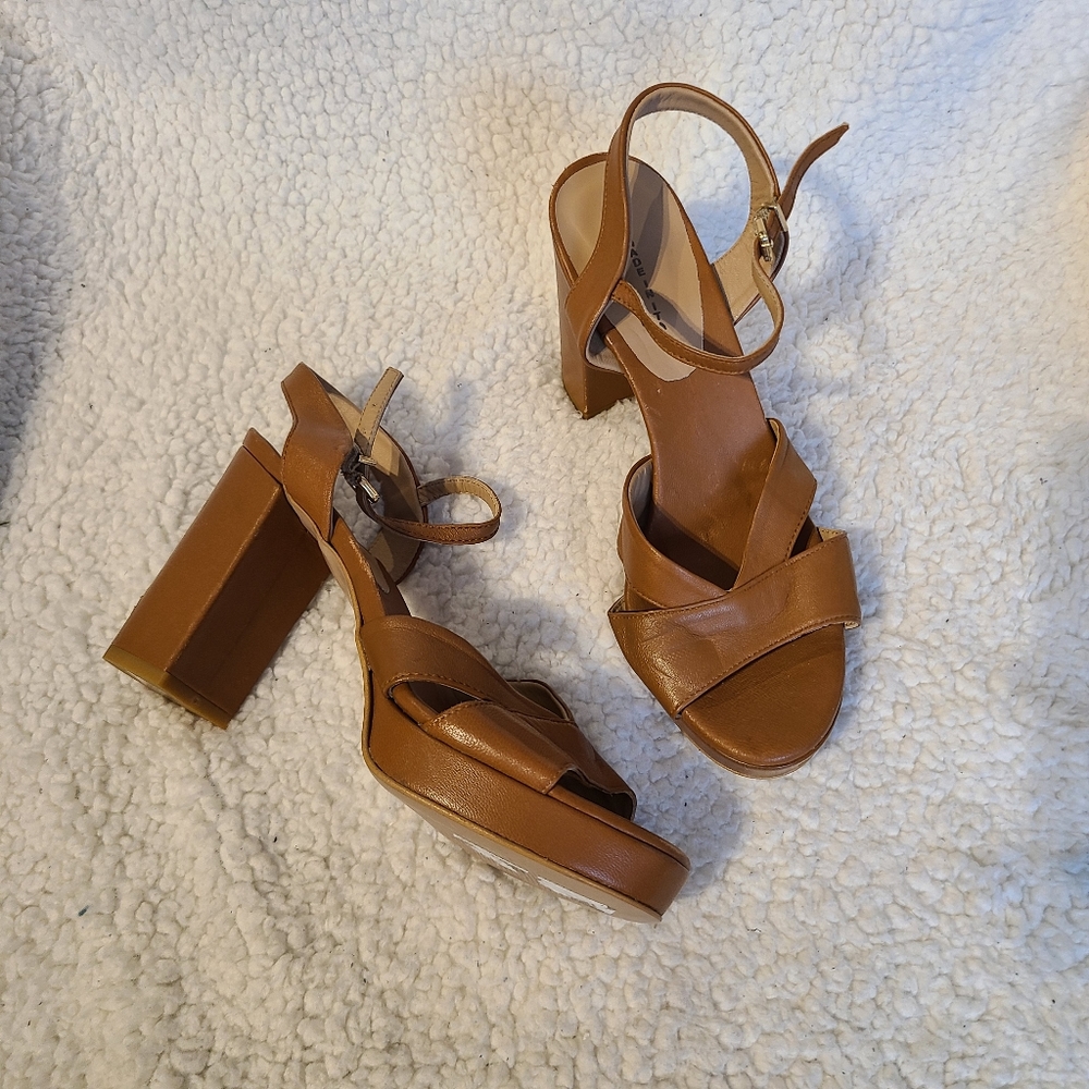 A&M - Audrey - hazelnut leather heeled sandals